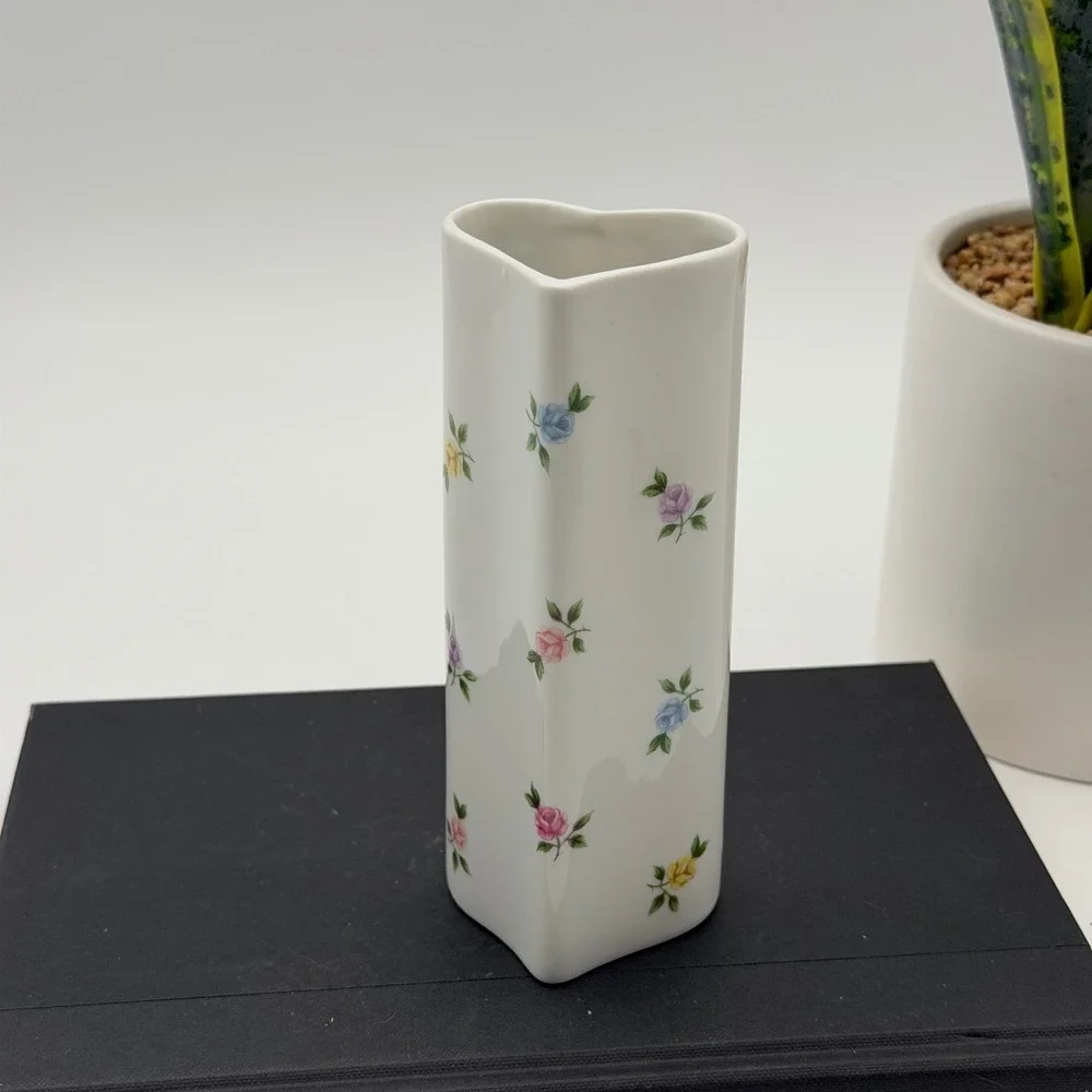 Vintage Lara Takahashi San Francisco Heart Shaped Floral Porcelain Bud Vase
